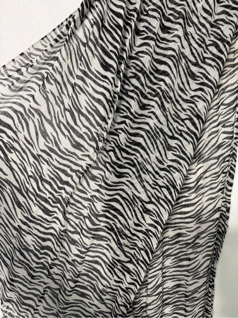 Nate Berkus Black and White Zebra Print Scarf 100% Linen